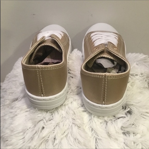QUPID size 6 gold sneakers new in box - Picture 3 of 8